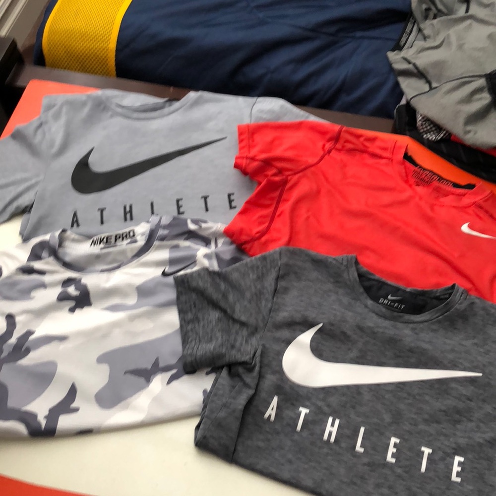 Youth large Nike. 4